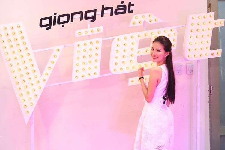 MC My Linh rang ro di ghi hinh The Voice 2015-Hinh-6